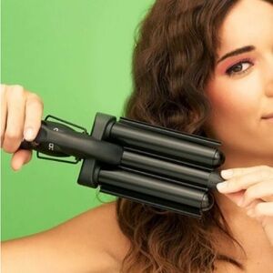 Amika High Shine Black Triple Barrel Hair Waver